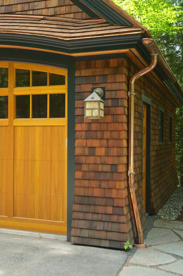 Cedar Carriage House and Garage Image 3 (Small)